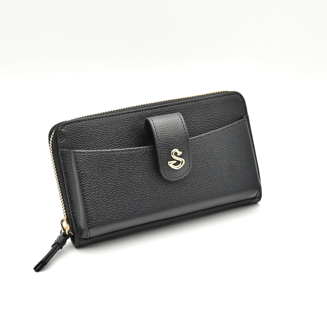 Cara Black front side